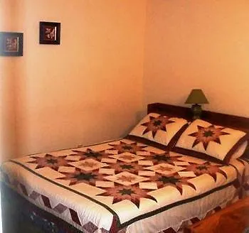 Niagara Falls Cottage Rental Craig House 0*, Niagara Falls
